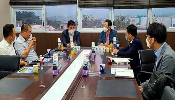 조기원 한국식품안전관리인증원장이 지난 17일 대전충남양돈협회에 방문했다.